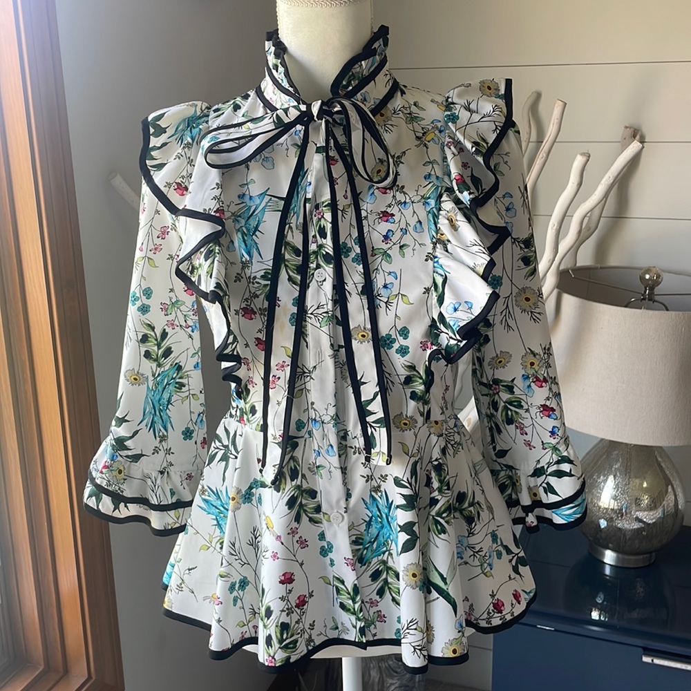 Gorgeous floral mock neck blouse